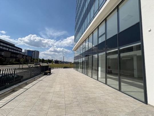 Izdaje se poslovni prostor od 270m2