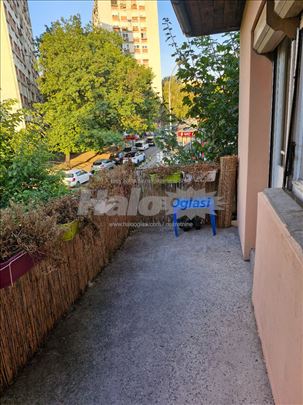Izdajem stan na kanarevom brdu