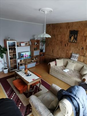 Kuća u Inđiji  200m2 + potkrovlje