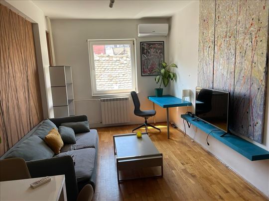 Odličan, 1.5, uknjižen, useljiv