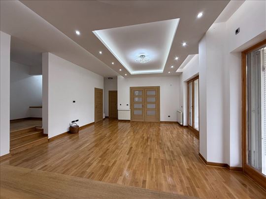 P.P. Banjica, 120m2+50m2+10 parking mesta