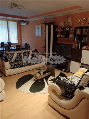 Prodaje se kuća u dvorištu