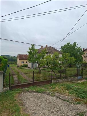 Sremčica, Beogradska, 76m2, za renoviranje