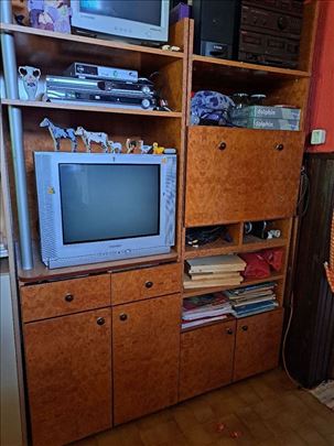 Vitrina iz 2 dela polovna-pravljena po narudžbini