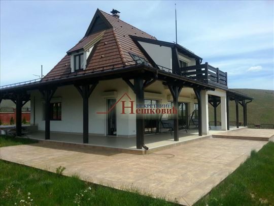 Zlatibor pametna kuća Pr+Pk 270 kvm, 28 ari uknj