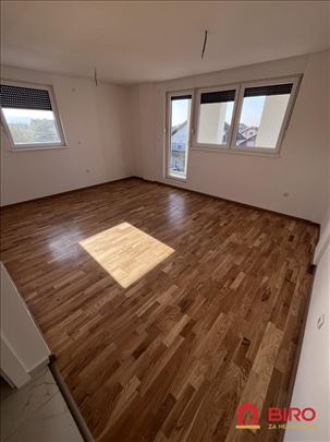 Četvorosoban stan na Novom Naselju 89 m2