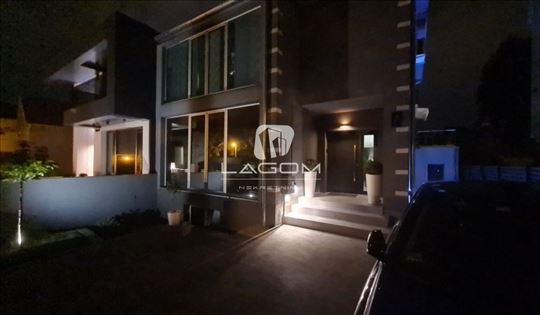 Banovo brdo, Pere Todorovića, 2 kuće, 343m2