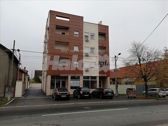 Izdaje se stan u glavnoj ulici u Batajnici 