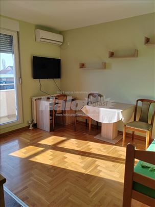 Izdajem jednoiposoban stan Altina- Zemun