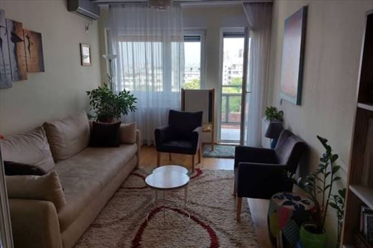 Izdajemo  dvoiposoban stan kod Aviv parka, 64m2