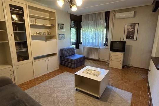 Izdajemo dvosoban stan u  Višnjičkoj banji, 58m2
