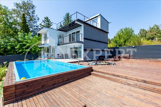 Kuća sa bazenom, Podvinik, 260m2, 6 ari