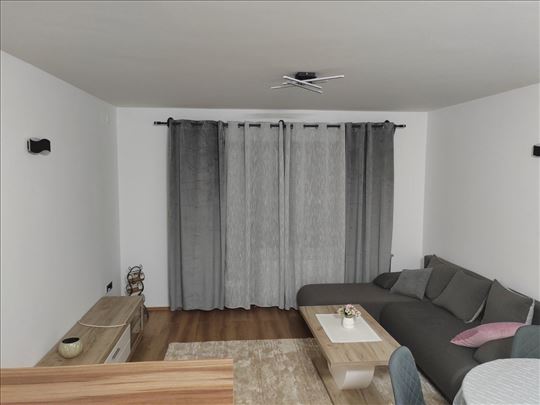 Ledine,kod Grand kafe,2.5,60m2,renoviran,namešten