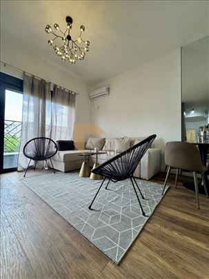 Odmah useljiv, kompletno namešten penthouse