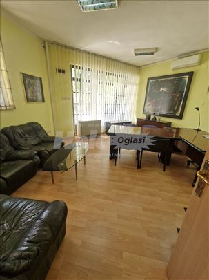 Poslovni prostor 60m2 sa magacinom 40m2