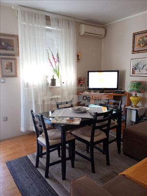Prodaja 2.5 stana u lux stanju