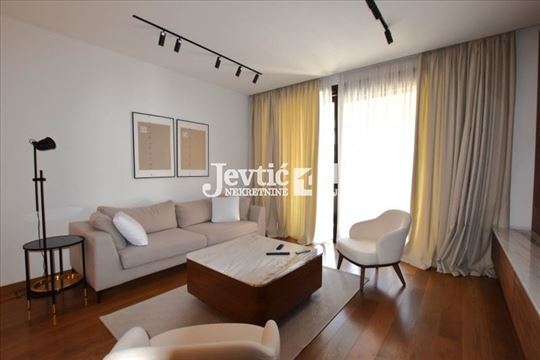 Stan na Dedinju sa dva garažna mesta