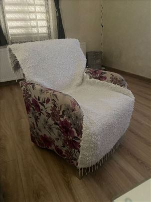 Ugaona garnitura + fotelja – očuvano