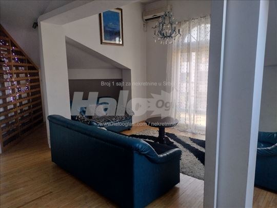 Veoma povoljan moderan stan u centru kod Pravnog 