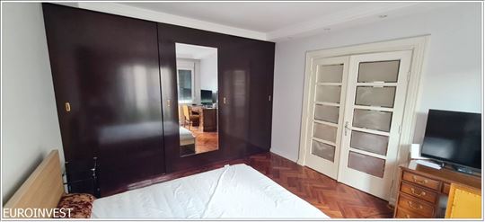 Avalska, salonac, namešten, odlična lokacija