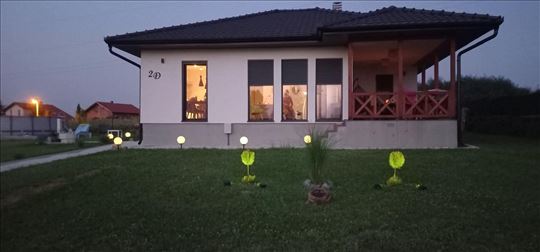 Hedonist Retreat House, Trešnja, Ripanj