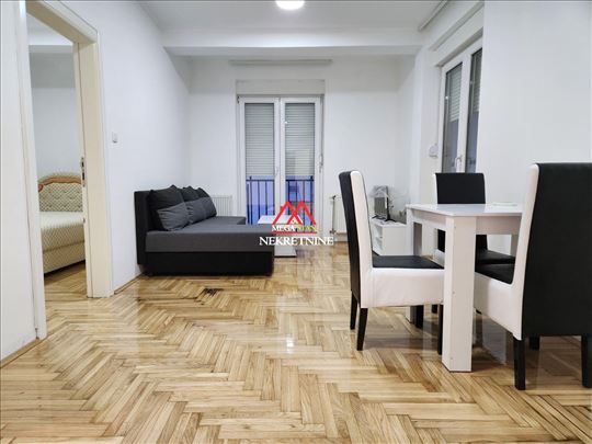 🏡 Izdaje se dvosoban stan – ulica Laze Kostica
