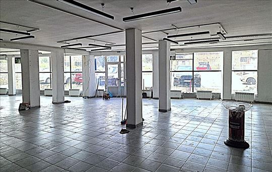 Lokali 250m2 i 525m2, prodavnica, kafić, klinika..