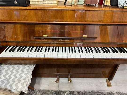 Pianino Petrof