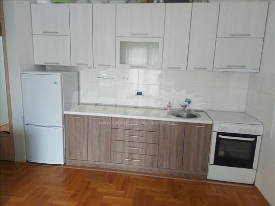 Stan blizu Bulevara Oslobođenja (Žitni trg)