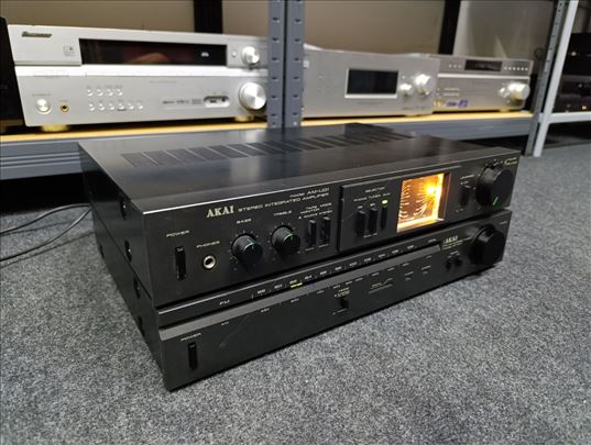 Akai AM-U01 pojacalo sa tjunerom