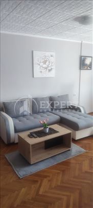 Izdaje se dvoiposoban stan u blizini Pravnog Fakul