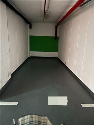 Komforno mesto 14m2 kao boks - Šumatovačka
