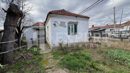 Kuća u Beograd mali, 81m2, 4,7ari placa