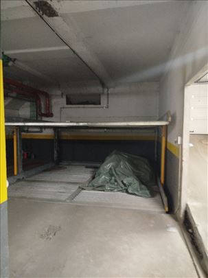 Dva Parking mesta po12m2  Banovo brdo Vase Stajića