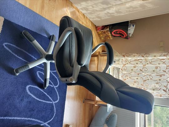 Jagodina prodajem kancelariske stolice 