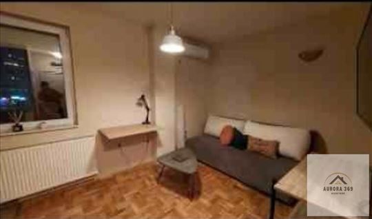 Prodaje se garsonjera na Bulevaru Evrope- Novi Sad