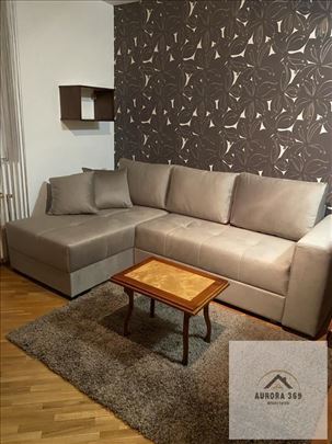 Prodaje se kompletno nameštena garsonjera u Cara D