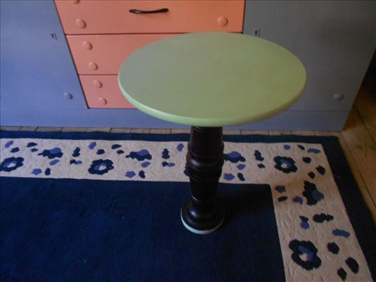 Stari stočić od punog drveta