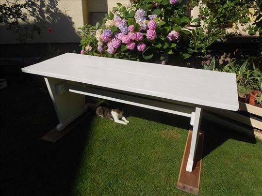 Stari trpezarijski sto od punog drveta