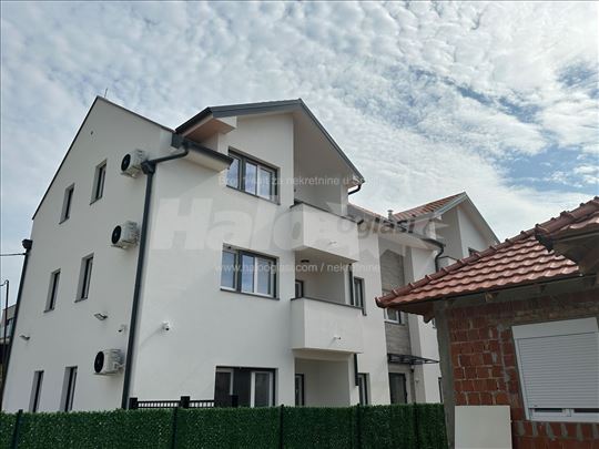 Surcin Novogradnja Lux 