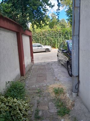 Trosoban stan kod novog groblja