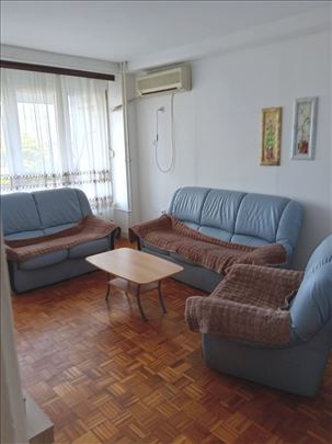 Komforan dvoiposoban stan 64m2 na Aerodromu