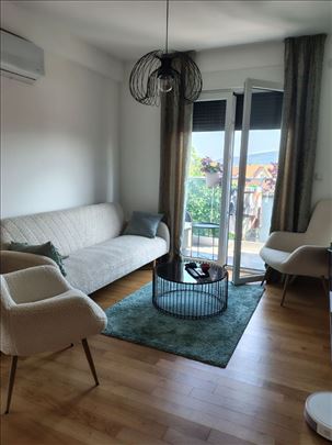 Luxs stan- kružni tok- Top lokacija 