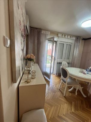 Prodaja kuće sa 3 stana i 3.75ari placa