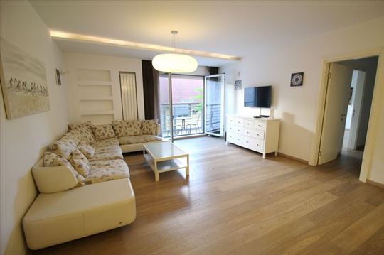 Prostran, svetao stan, Vračar, dve garaže, ID 1280