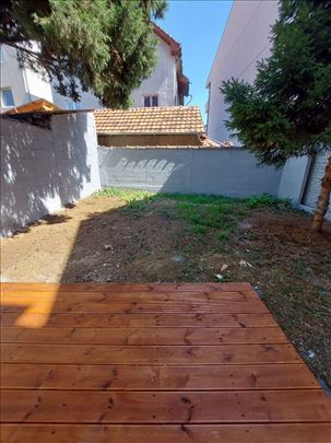 Stan sa dvorištem, površina 32m2+ dvorište 60m2