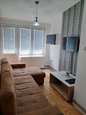 Stan u strogom centru, opremljen, 30m2