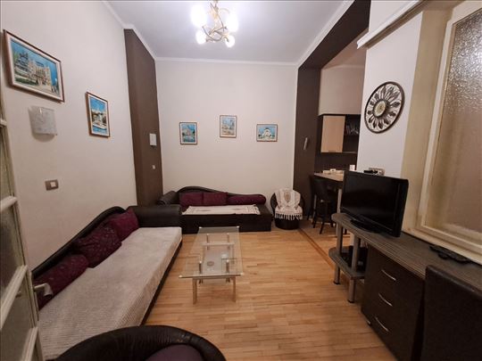 Trg republike, stan od 40 m2 za izdavanje