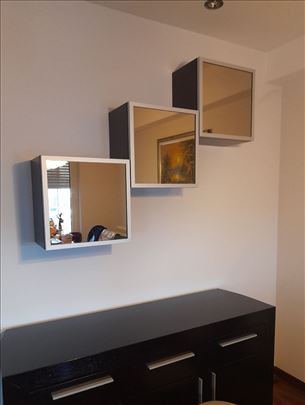 Zidne staklene komode