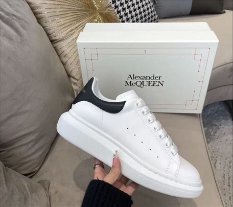 Alexander Mcqueen Black and White; Nove Mekvin
